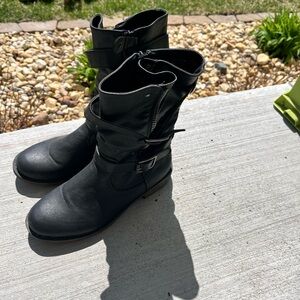 Black Women’s Mid-Calf Buckle Boots